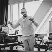 Titulado superior (con másteres) en Violonchelo y Dirección da clases online o presenciales